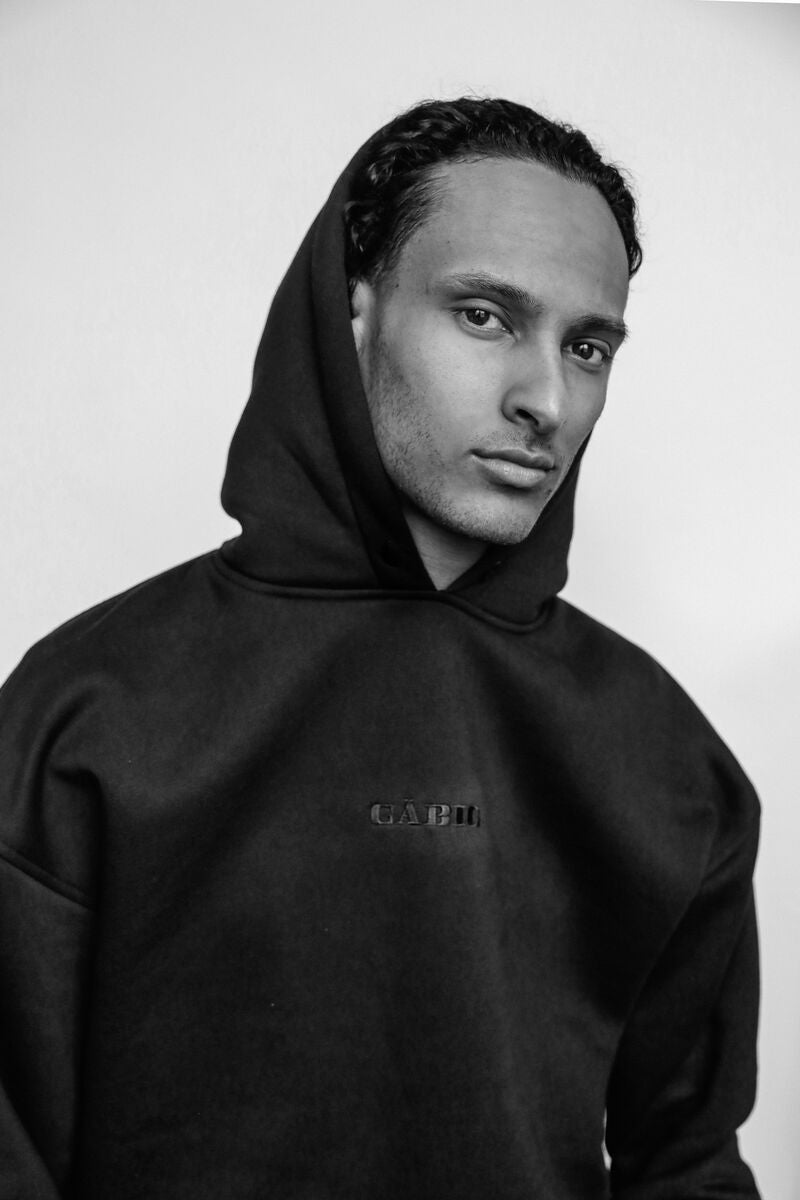 Gabirano Portrait – 2.10m grosser Comedian aus der Schweiz